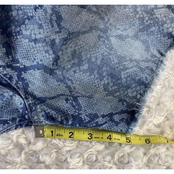 Seven7 Women's Weekend Short 5" Inseam Fray Hem Python Indigo Denim Short Size 8 - Picture 11 of 11